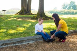 mother-son-tying-shoe-1020533-tablet