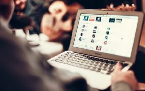 Internetissä on väärää ja luotettavaa tietoa kirkon historiasta