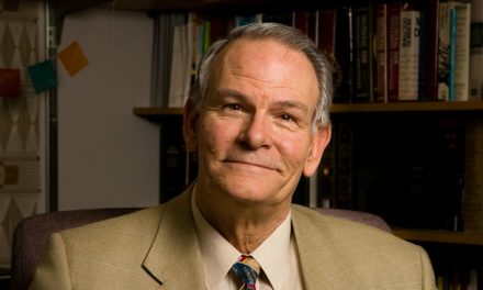 Miksi presbyteeripastori kääntyi mormoniksi kirjoitettuaan kirjan heistä