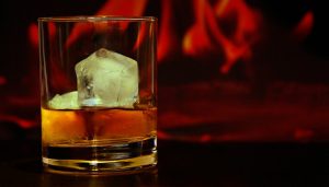 Alkoholismi ja alkoholiriippuvuus tekee suurta vahinkoa perheille. Ulkopuolinen apu ja vertaistukiryhmät ovat usein välttämättömiä raitistumiseksi.