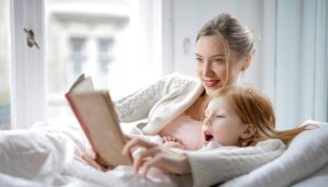Naiset kirkossa toimivat monissa eri johtotehtävissä ja he tekevät sen pappeuden valtuudella.