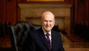 Russell M Nelson Myöhempien aikojen pyhien Jeesuksen Kristuksen kirkon presidentti ja profeetta.